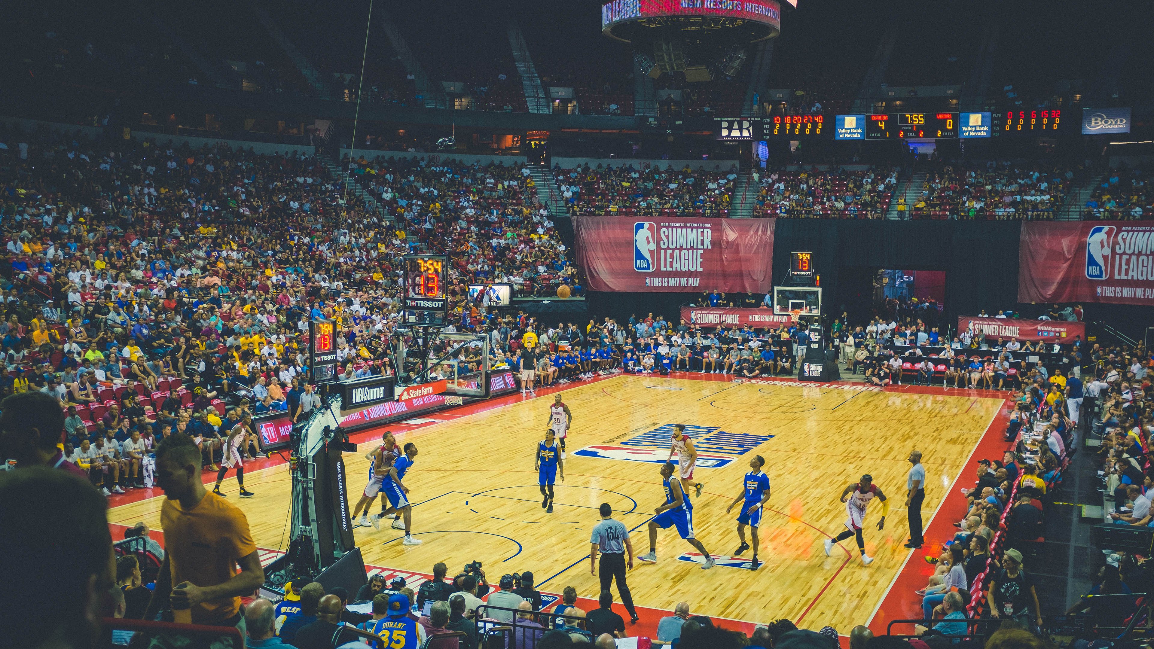 约基奇爆发，北京队压哨击败火箭，当东方战术遇上西方天赋